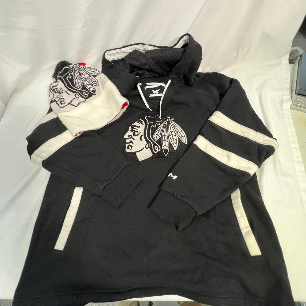 Chicago Blackhawks CCM Lace Up Hoodie XXL and Beanie Hat Bundle Mens Black